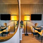 10floor Private Parking Como