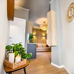 10floor Private Parking בית נופש
