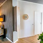 10floor Private Parking Ferienhaus Como