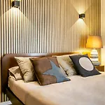10floor Private Parking Como